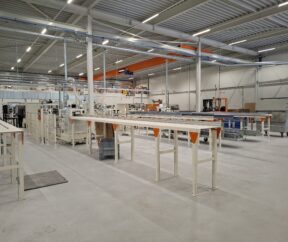 Vier automatische afkortzaagmachines ontwikkeld en gebouwd voor Prince Fibre-afbeelding